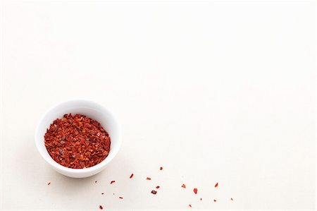 simsearch:659-06183870,k - A bowl of chilli flakes Fotografie stock - Premium Royalty-Free, Codice: 659-06183861