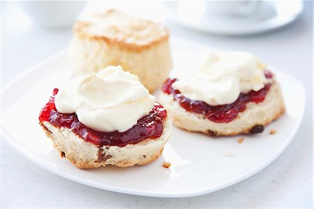 simsearch:659-06186784,k - Scones with clotted cream and strawberry jam Stock Photo - Premium Royalty-Free, Code: 659-06183927