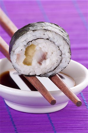 Maki sushi with herring and gherkins Foto de stock - Sin royalties Premium, Código: 659-06306231