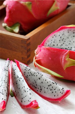 dragon fruit - Slices of Dragon Fruit; Whole Dragon Fruit Stock Photo - Premium Royalty-Free, Code: 659-06306276