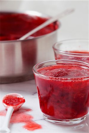 preservative - Homemade Strawberry Jam in Glass Cups; Strawberry Jam in a Pot Stock Photo - Premium Royalty-Free, Code: 659-06306270