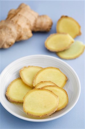 simsearch:659-03531505,k - Fresh ginger, sliced Foto de stock - Royalty Free Premium, Número: 659-06306283