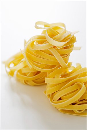 Tagliatelle nests Foto de stock - Sin royalties Premium, Código: 659-06306314