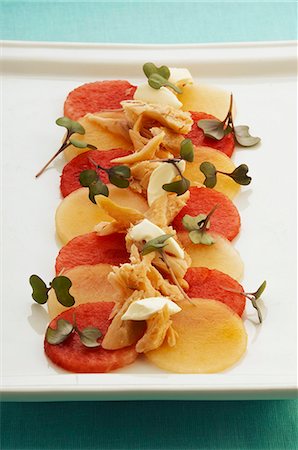 Melon salad with trout fillet Foto de stock - Royalty Free Premium, Número: 659-06306349