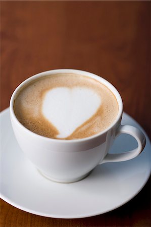 simsearch:659-01863847,k - Cappuccino with heart Fotografie stock - Premium Royalty-Free, Codice: 659-06306411