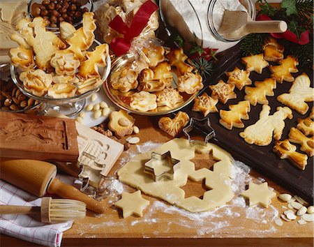 simsearch:659-06373698,k - Christmas biscuits, baked and raw Stock Photo - Premium Royalty-Free, Code: 659-06306446