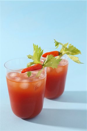 Bloody Mary's with ice and chilli peppers Foto de stock - Sin royalties Premium, Código: 659-06306471