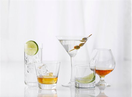 Cinq verres assortis avec liqueurs assortis Photographie de stock - Premium Libres de Droits, Code: 659-06306492