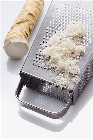 Horseradish, whole and grated with a grater Stock Photo - Premium Royalty-Free, Code: 659-06306529