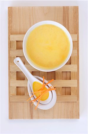 soup top view - Potage de carottes avec carotte bandes dans un bol Oriental Photographie de stock - Premium Libres de Droits, Code: 659-06306584