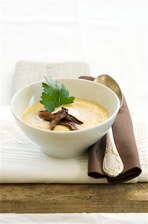 porcini mushroom - Potato soup with porcini mushrooms and parsley Stock Photo - Premium Royalty-Free, Code: 659-06306585