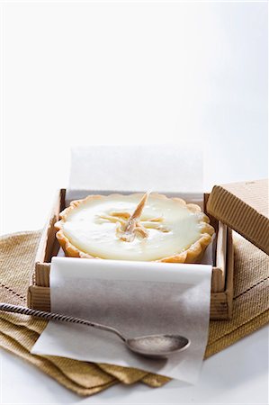 White chocolate tart Stock Photo - Premium Royalty-Free, Code: 659-06306612