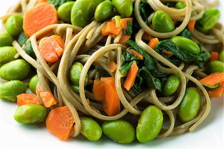 simsearch:659-08419043,k - Soba Noodles with Edamame, Carrots and Spinach; Close Up Stock Photo - Premium Royalty-Free, Code: 659-06306681