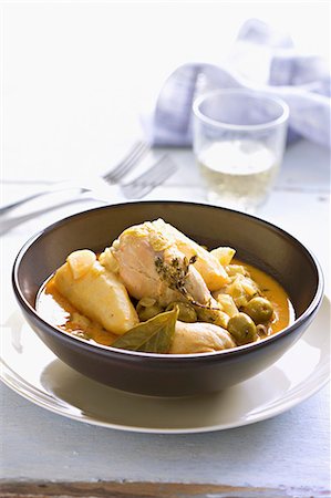 Poulet aux olives et au thym Photographie de stock - Premium Libres de Droits, Code: 659-06306694