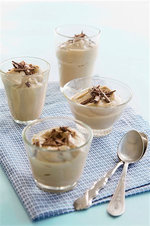 pudding - Puddings de noix de coco et cardamome exempte de Suagr Photographie de stock - Premium Libres de Droits, Code: 659-06306700