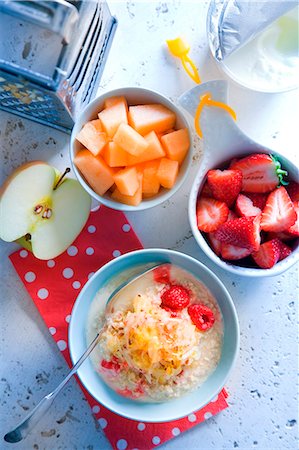 strawberries and raspberries - A healthy breakfast of muesli and fresh fruit Stock Photo - Premium Royalty-Free, Code: 659-06306729