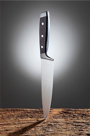 A knife stuck in a piece of wood Stock Photo - Premium Royalty-Free, Code: 659-06306785