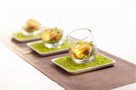 Terrine de poisson saumon et Sandre dans les verres Photographie de stock - Premium Libres de Droits, Code: 659-06306806