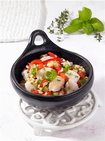 simsearch:659-06306921,k - Fried cod with peppers, courgettes and Ebly Foto de stock - Royalty Free Premium, Número: 659-06306874