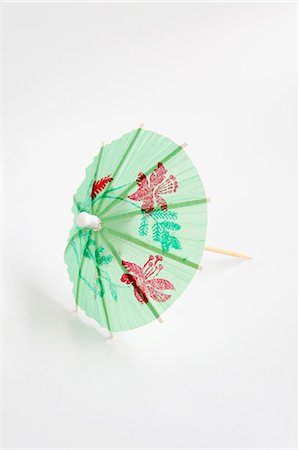 simsearch:659-06306948,k - A green cocktail umbrella Foto de stock - Sin royalties Premium, Código: 659-06306950