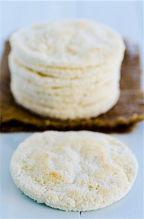 simsearch:659-08420066,k - Cassava bread made by the Taino (indigenous Caribbean people) Foto de stock - Royalty Free Premium, Número: 659-06307007