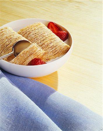 Bowl of Shredded Wheat Cereal with Milk and Fresh Strawberries Stock Photo - Premium Royalty-Free, Code: 659-06307040