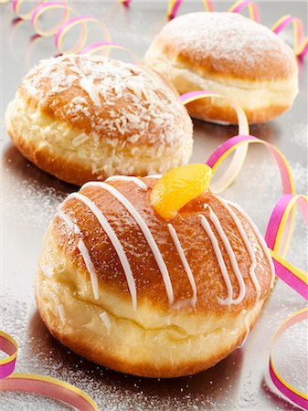 Decorated doughnuts Foto de stock - Royalty Free Premium, Número: 659-06307174