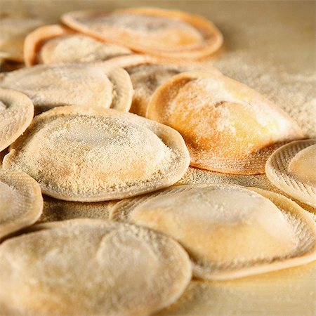 pasta envelope - Home-made ravioli Stock Photo - Premium Royalty-Free, Code: 659-06307176