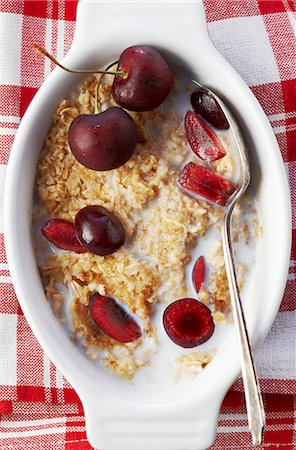 Bowl of Steel Cut Oats with Milk and Cherries; From Above Stock Photo - Premium Royalty-Free, Code: 659-06307196