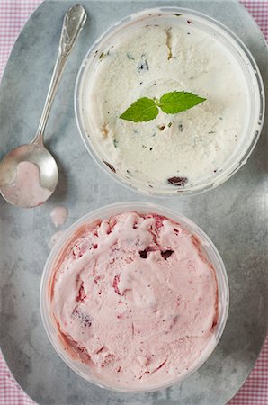 simsearch:659-06671500,k - Homemade Ice Creams; Strawberry and Mint Chocolate Chip Stock Photo - Premium Royalty-Free, Code: 659-06307233