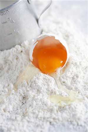 eggs milk - Various baking ingredients Stock Photo - Premium Royalty-Free, Code: 659-06307366