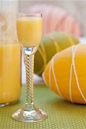 Egg liqueur for Easter Stock Photo - Premium Royalty-Free, Code: 659-06307397