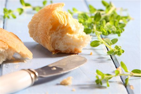 Weißbrot mit Butter zu verbreiten Stockbilder - Premium RF Lizenzfrei, Bildnummer: 659-06307434