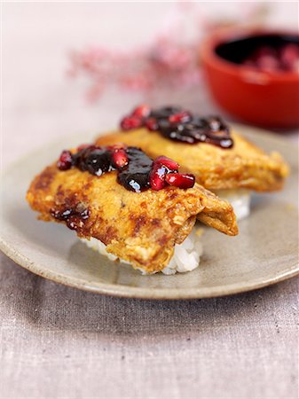 Foie gras nigiri with a pomegranate sauce Stock Photo - Premium Royalty-Free, Code: 659-06307547