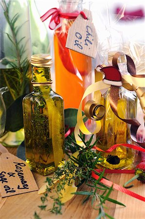 Home-made aromatic oils in bottles as gifts Stock Photo - Premium Royalty-Free, Code: 659-06307571