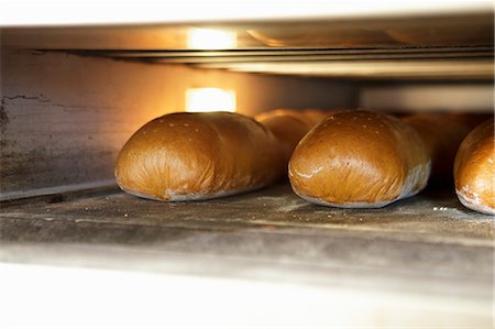 food production - Bread in an oven Foto de stock - Sin royalties Premium, Código: 659-06307646