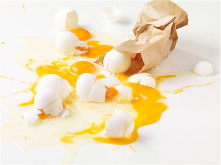 Broken eggs Fotografie stock - Premium Royalty-Free, Codice: 659-06307668