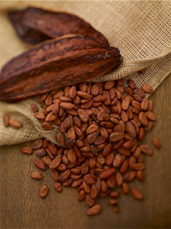 Cabosses de cacao et de fèves de cacao Photographie de stock - Premium Libres de Droits, Code: 659-06307675