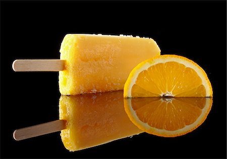 stiel - An orange lolly and a slice of orange Foto de stock - Sin royalties Premium, Código: 659-06307687