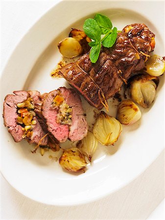 simsearch:659-08148046,k - Stuffed roast lamb Foto de stock - Sin royalties Premium, Código: 659-06307688