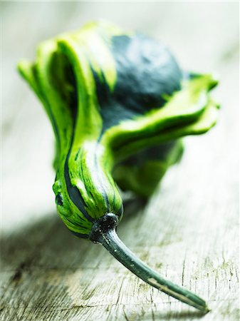simsearch:659-06494407,k - Une courge verte Photographie de stock - Premium Libres de Droits, Code: 659-06307697
