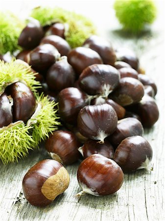 sweet chestnuts - Sweet chestnuts Stock Photo - Premium Royalty-Free, Code: 659-06307699