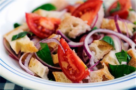 simsearch:659-08940512,k - Panzanella (Italian bread salad) Stock Photo - Premium Royalty-Free, Code: 659-06307708