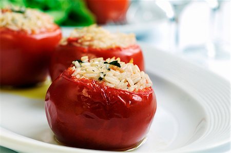 Tomatoes filled with rice and herbs Foto de stock - Sin royalties Premium, Código: 659-06307720