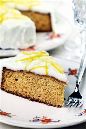 Honey cake with a lemon glaze, sliced Stock Photo - Premium Royalty-Free, Code: 659-06307812