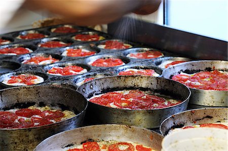 simsearch:659-06495090,k - Unbaked tomato focaccia in baking tins Stock Photo - Premium Royalty-Free, Code: 659-06307830
