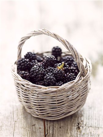 Blackberries in basket Foto de stock - Sin royalties Premium, Código: 659-06307859