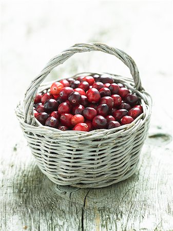 A basket of cranberries Foto de stock - Sin royalties Premium, Código: 659-06307875