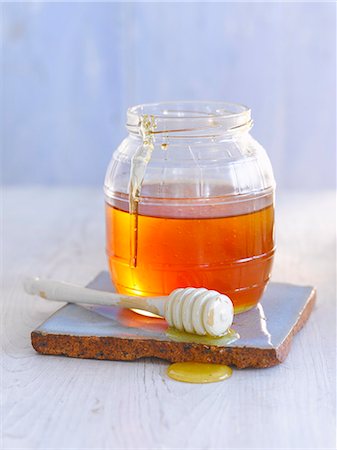 pastel blue - Jar of honey with honey dipper Stock Photo - Premium Royalty-Free, Code: 659-06307884