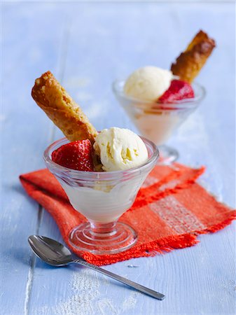 pastel blue - Vanilla ice cream with strawberries and cannoli Stock Photo - Premium Royalty-Free, Code: 659-06307890